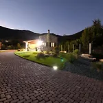Pinelia Villa
